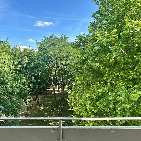 Metro Lakeside Creteil