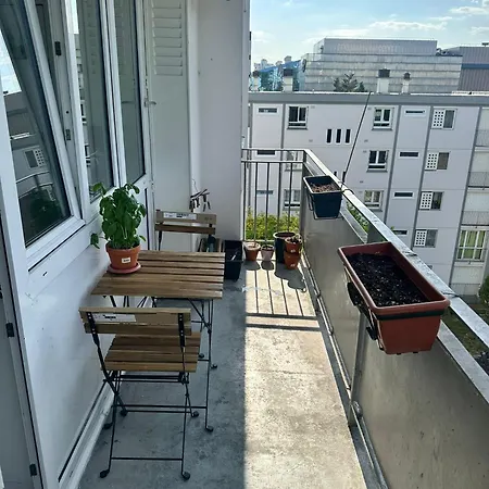 Homestay Metro Lakeside
